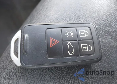 2016 Volvo Xc60 T5 Drive-E Premier из США, поврежденный, VIN YV440MDK4G2843893